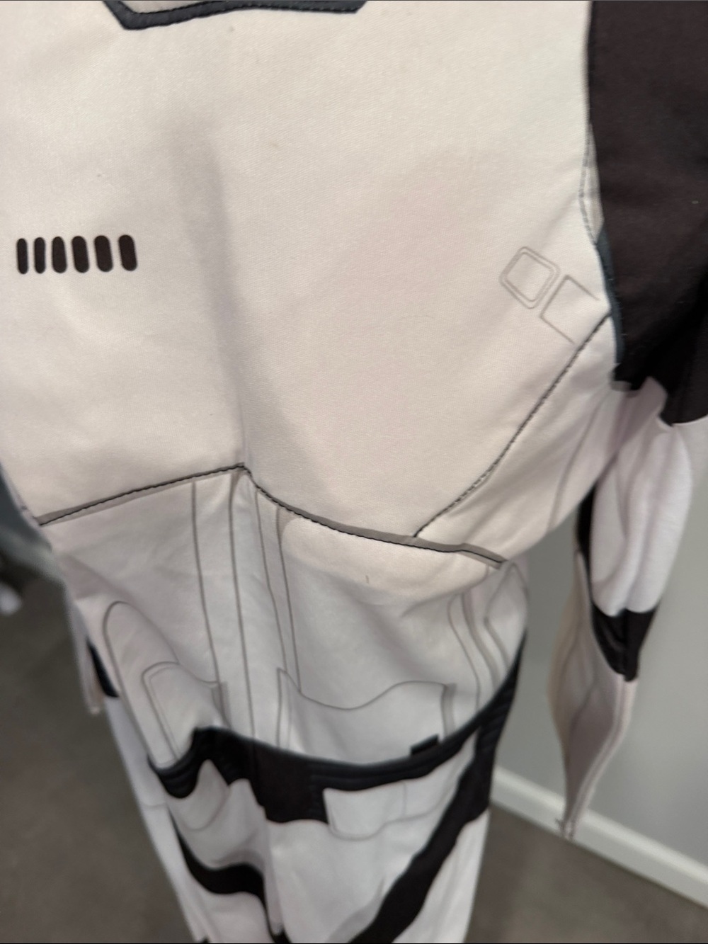 Star Wars Stormtrooper One-Piece Costume Jumpsuit - White & Black Kids Medium - Picture 6 of 10